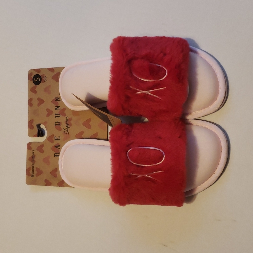 Hugs & Kisses comfy plush cozy red fluffy slip on slipper New with tags